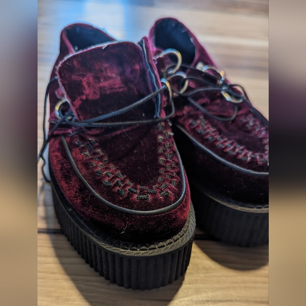 T.U.K. Velvet Viva Mondo Creepers Women's Size 5